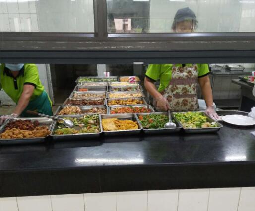 广东佳泰餐饮管理服务是一家*承包大中型企事业单位,工厂